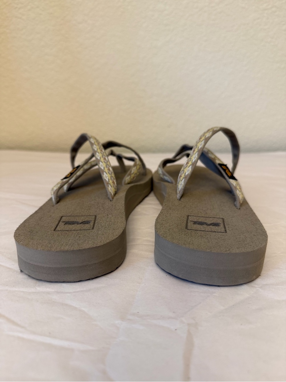 Teva OlowahuWomen’s Taupe Brown Strappy Flip Flop Sandals Sz 8 - Picture 4 of 12